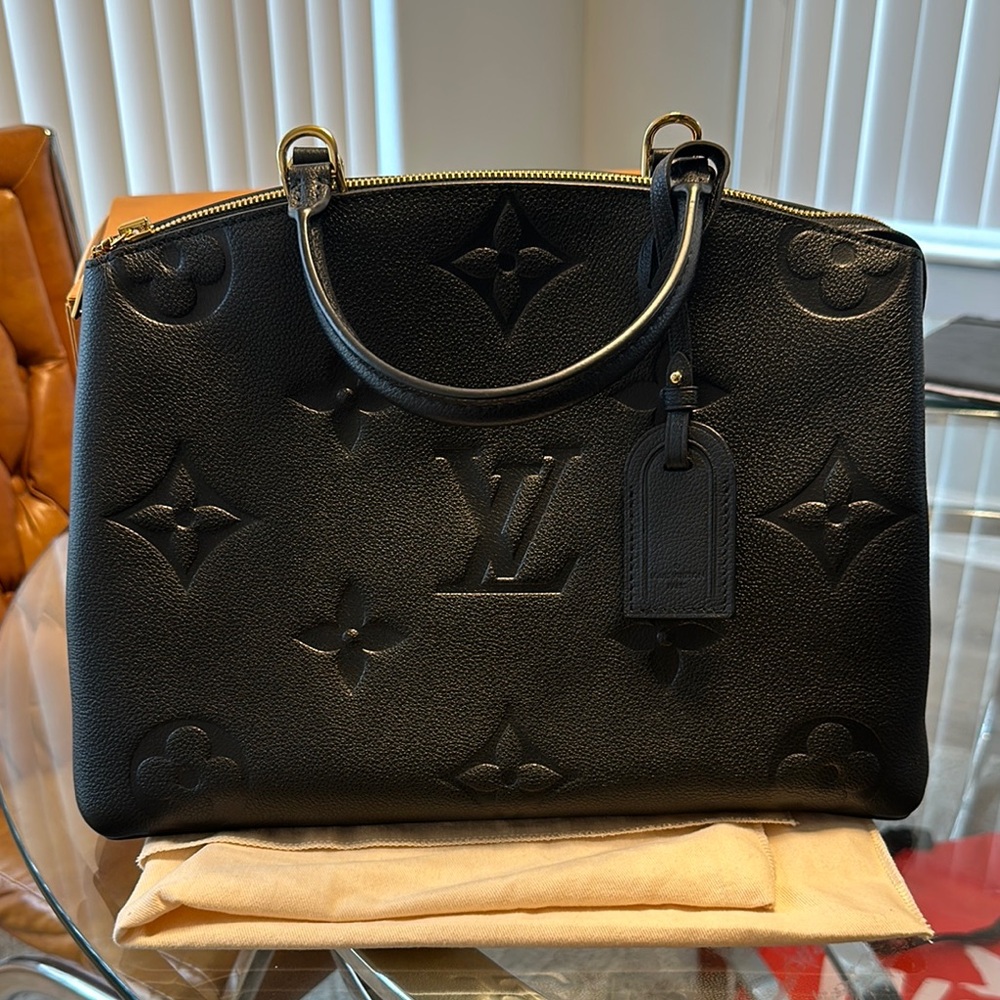 Louis Vuitton Black Leather Handbag GRAND PALAIS MONOGRAM.